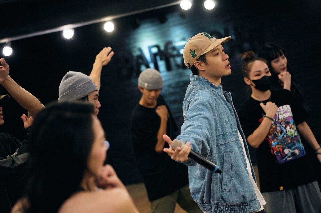 周湯豪為「REALIVE (R2) 特仕版」小巨蛋演唱會練舞、練歌、練體力 (照片提供:環球音樂)