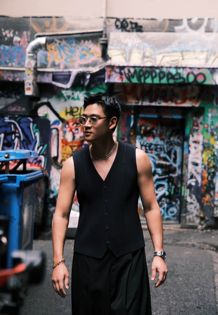 周興哲為全新創作專輯《Almost幾乎是愛情》每首新歌拍攝專屬reels影片 (照片提供:星空飛騰)