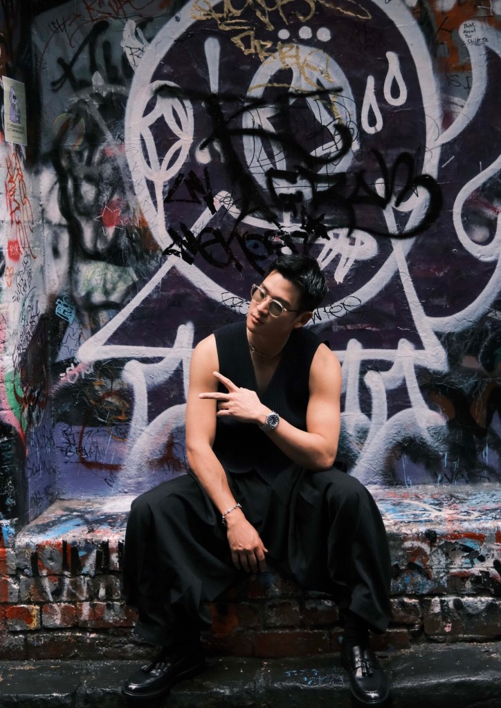 周興哲為全新創作專輯《Almost幾乎是愛情》每首新歌拍攝專屬reels影片 (照片提供:星空飛騰)