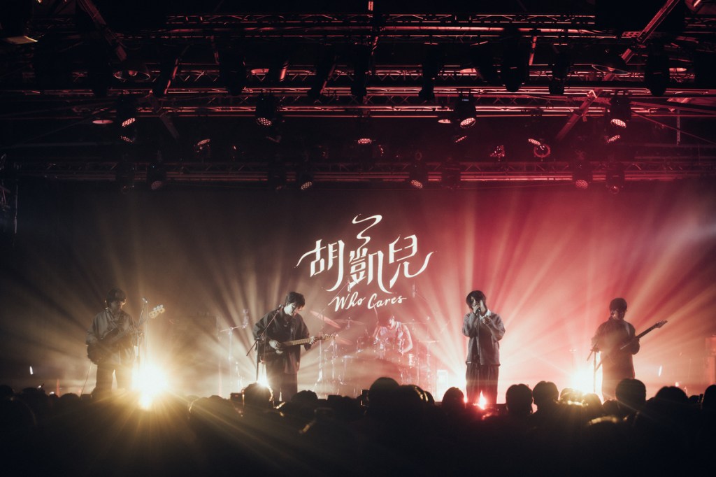 Who Cares 胡凱兒號召現場心碎兒女們(粉絲)一同沉浸歌曲 (挺音樂提供_攝影陳泓旭 (奶綠) 、嘉婕)