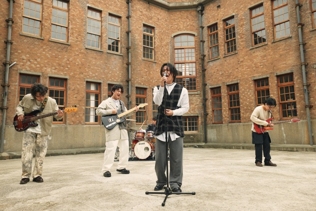 Who Cares胡凱兒全新單曲〈花季〉 用花朵意象描述一段無疾而終的關係 12/22登Zepp開唱