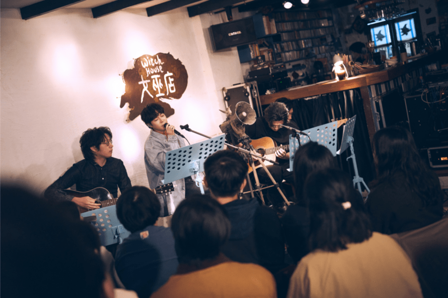 吳青峰《如果在冬夜，一個旅人》女巫店首場演出