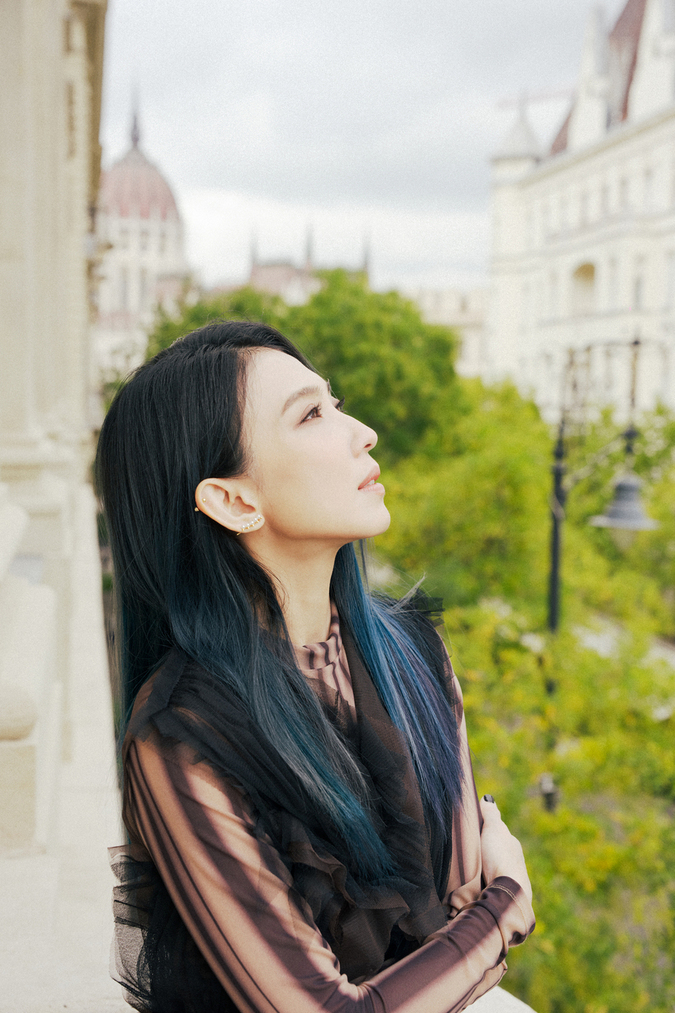 戴佩妮釋出最新MV〈沉默 Silence〉(照片提供:妮樂佛)