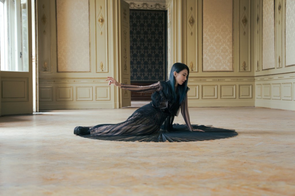 戴佩妮釋出最新MV〈沉默 Silence〉(照片提供:妮樂佛)