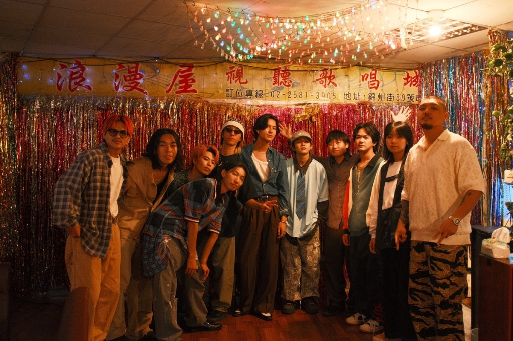 溫蒂漫步 X Billyrrom〈Nightglow Dreamer〉MV 劇照 (照片提供:睦木文化)