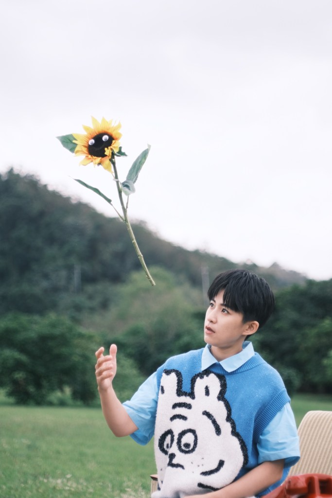 王彙筑在新歌MV跟向日葵大玩對手戲