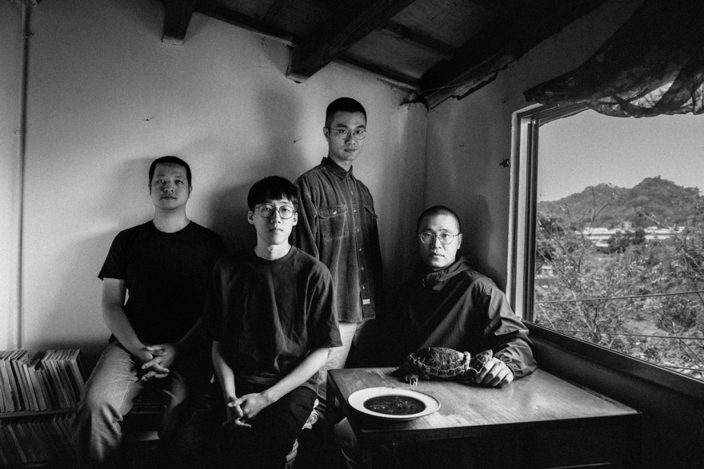 曾入圍金曲獎最佳新人 當代電影大師發行全新專輯《你在注視那遙遠的地方》 延續招牌雙重面向