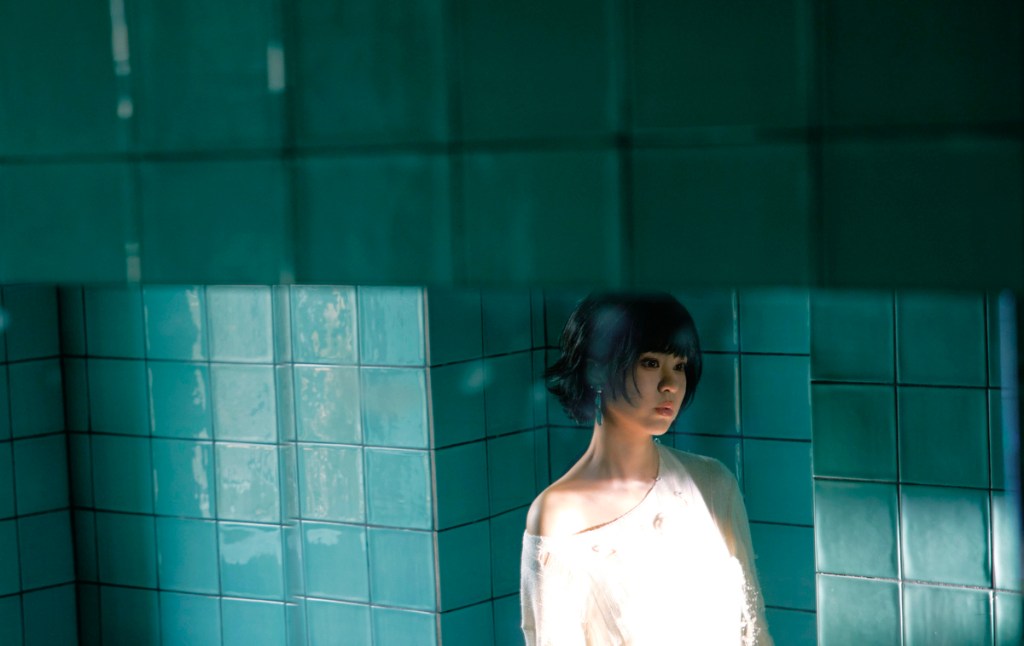 郁可唯發行第8張專輯《我怪》 專輯主打〈沉溺循環〉邀陳珊妮、張江詞曲創作 黃中平導演執導MV