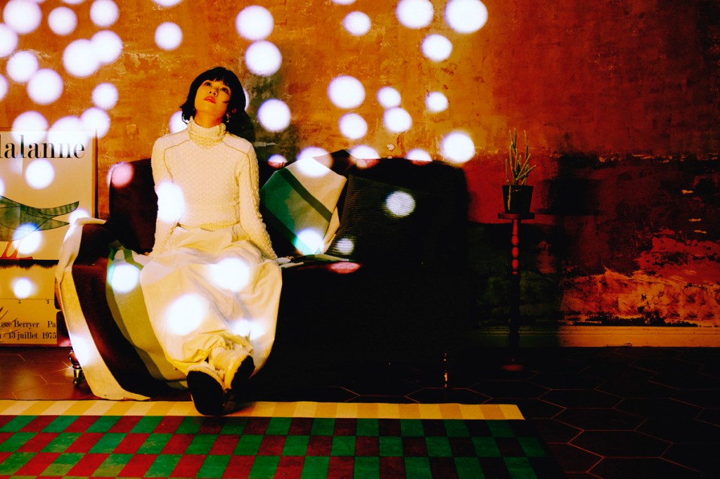 郁可唯〈沉溺循環〉MV照 (照片提供:華研國際)