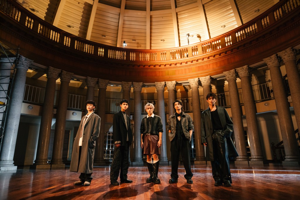 FEniX(左起:家齊、浦洋、成隆、MAX、峻廷