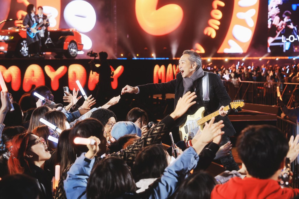 石頭和歌迷近距離