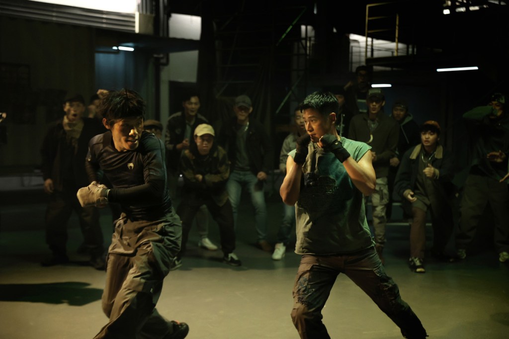 周興哲〈幾乎是愛情〉MV武打場面 (照片提供:星空飛騰)