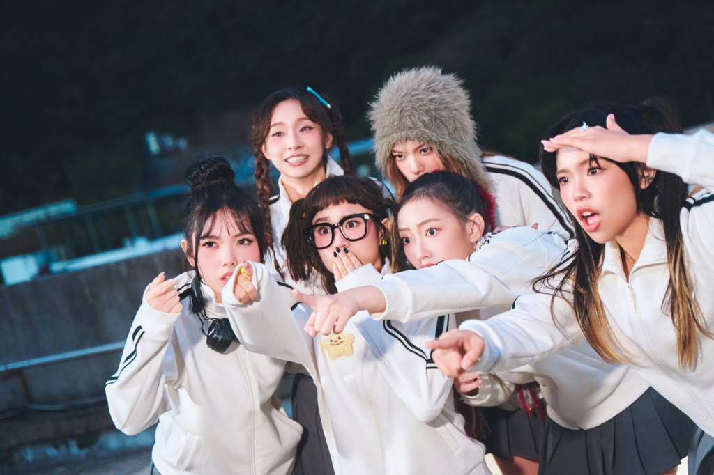 babyMINT（前排左起：Vikky、品妡、栩栩、丞妘／後排左起：熙妍、粼粼）
