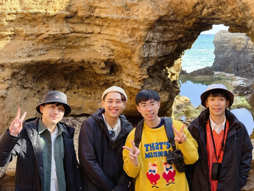 理想混蛋受邀至墨爾本oddshapes音樂節開唱，團員們偷閒到墨爾本大洋路參觀景點