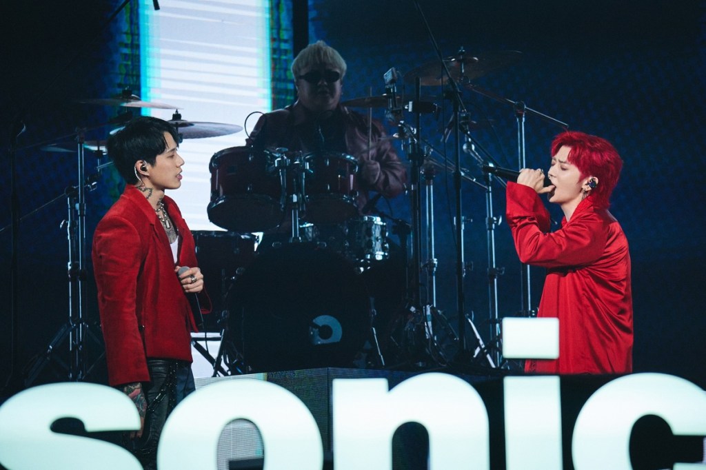 TRASH阿夜（左）畢書盡