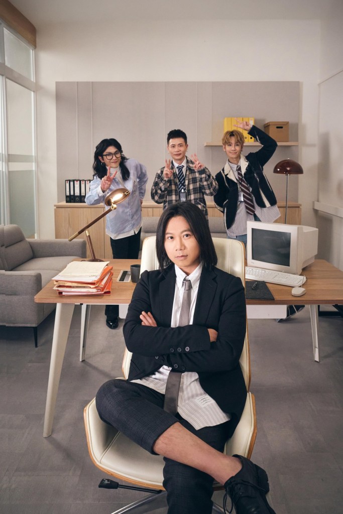 蕭秉治〈勝利人生〉，五月天瑪莎，麋先生聖皓，鼓鼓呂思緯分別飾演主管和下屬