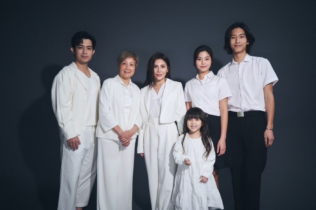 艾怡良〈給她的話〉MV (照片提供:環球音樂)
