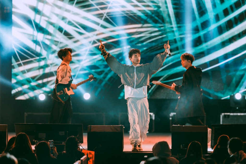 八青哥《一起聽團吧》成功闖入十強 發表全新單曲〈如果我現在就放棄〉 並預告下半年計畫舉辦專場