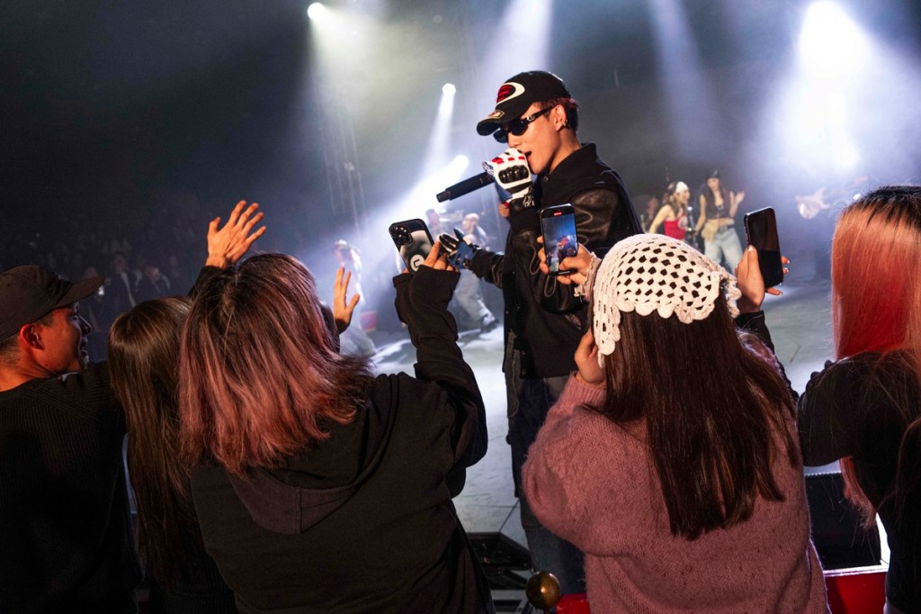 ØZI 與 Karencici 香港合體舉辦限定演唱會 (照片提供:華納音樂)
