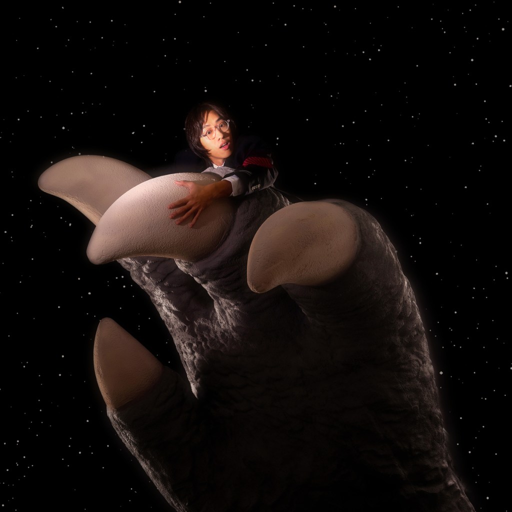 首張專輯《MEMORY BOY》由 Room307 一手包辦詞曲創作、編曲、演奏與錄混音,展現超強的全能型才華,以其獨特浪漫及感性的「Neo Cantopop」風格,擄獲樂迷的心。