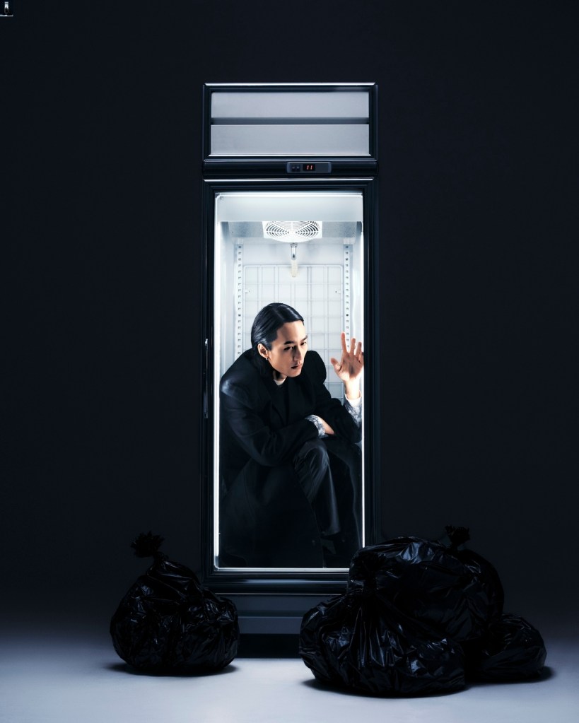 李英宏帶著全新專輯《東方美人》回歸樂壇，將音樂與影像結合為「影集式創作」，以其獨有的音樂風格「T-funk（Taiwanese Funk）」哼唱屬於東方美人跨世紀的浪漫。