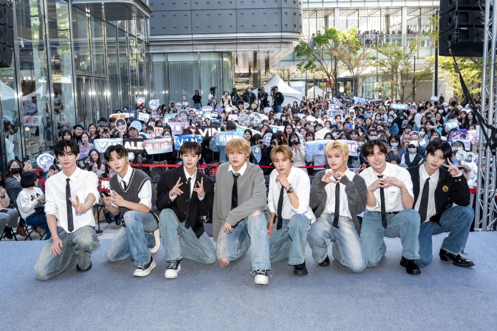 ARKis與KISS（粉絲名）大合照