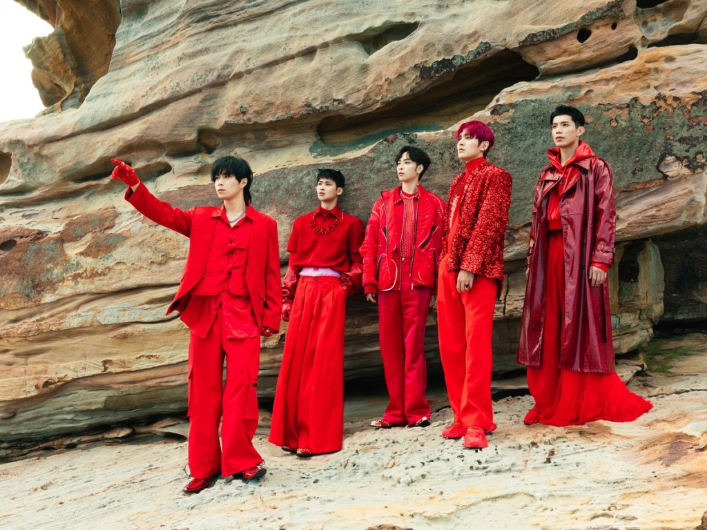 「FEniX 2025 MBB Live Concert」主視覺「腳踏火星 烈焰沖天」全紅造型氣勢逼人(華納音樂 提供)