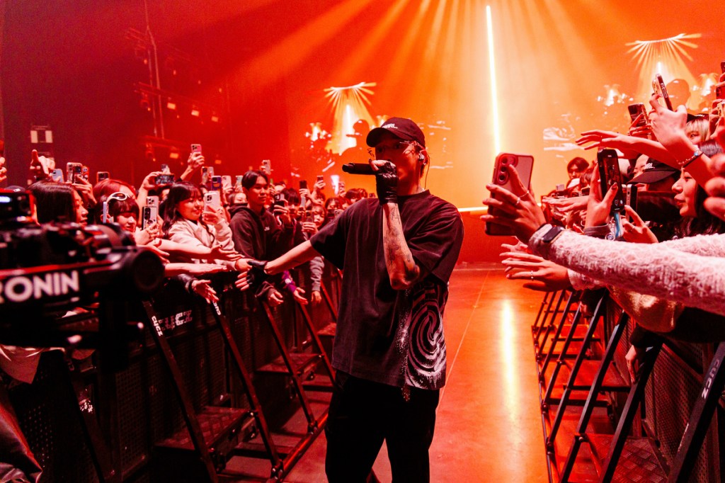 ØZI 《SWIRL 漩 · 渦》北流開唱 (照片提供:寬宏藝術Ｘ華納音樂Ｘ奧曼音樂)