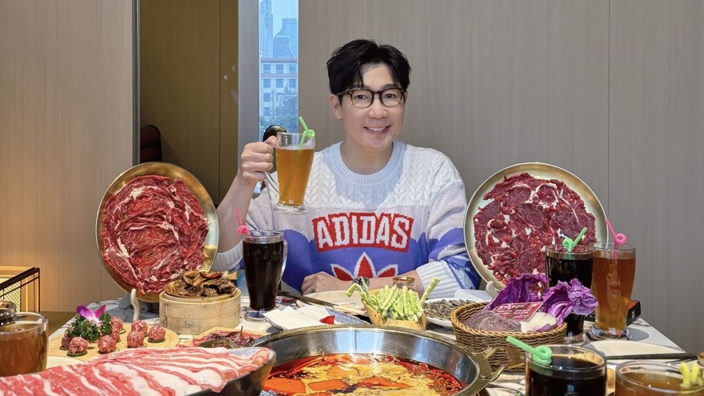 品冠日前到成都品嚐四川麻辣火鍋（照片提供：種子音樂）