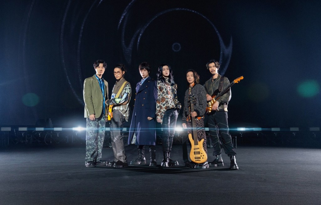 麋先生與五月天阿信高雄驚喜首唱合作新曲〈偶像〉 MV從空無一人轉換至萬人齊聚堆疊情感張力