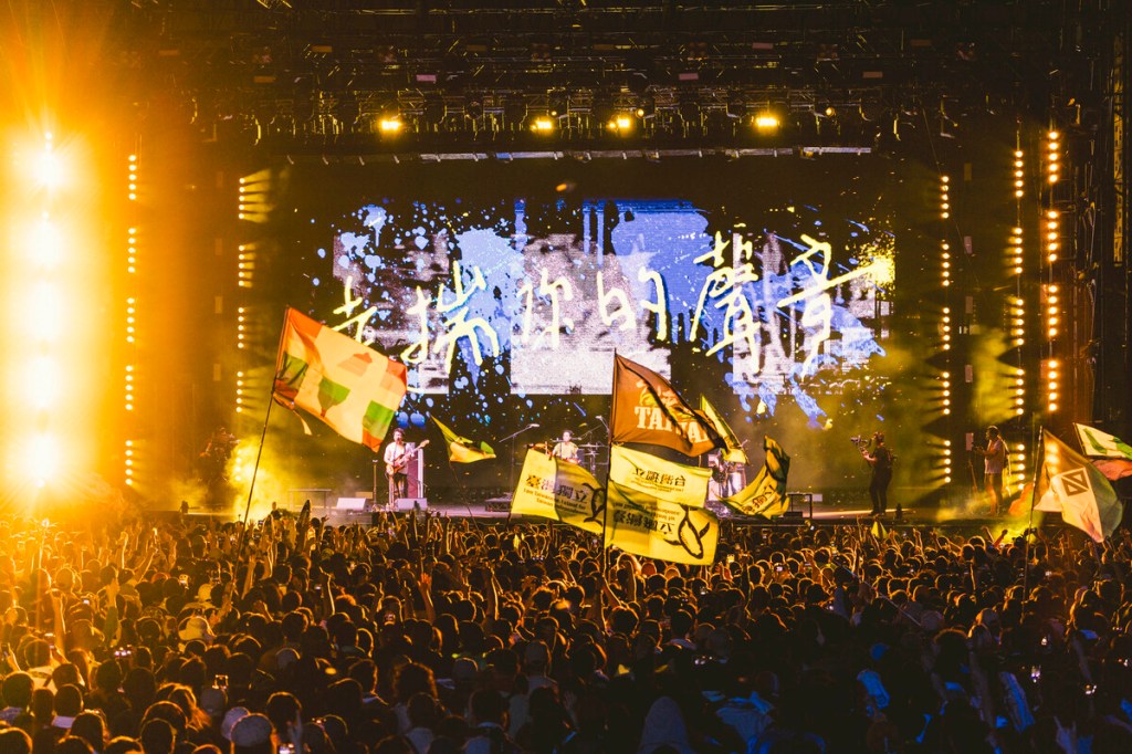 拍謝少年迎接成軍20週年 在大港開唱帶來一場震撼人心的警世寓言 以「時代看顧團結的咱」傳達力量