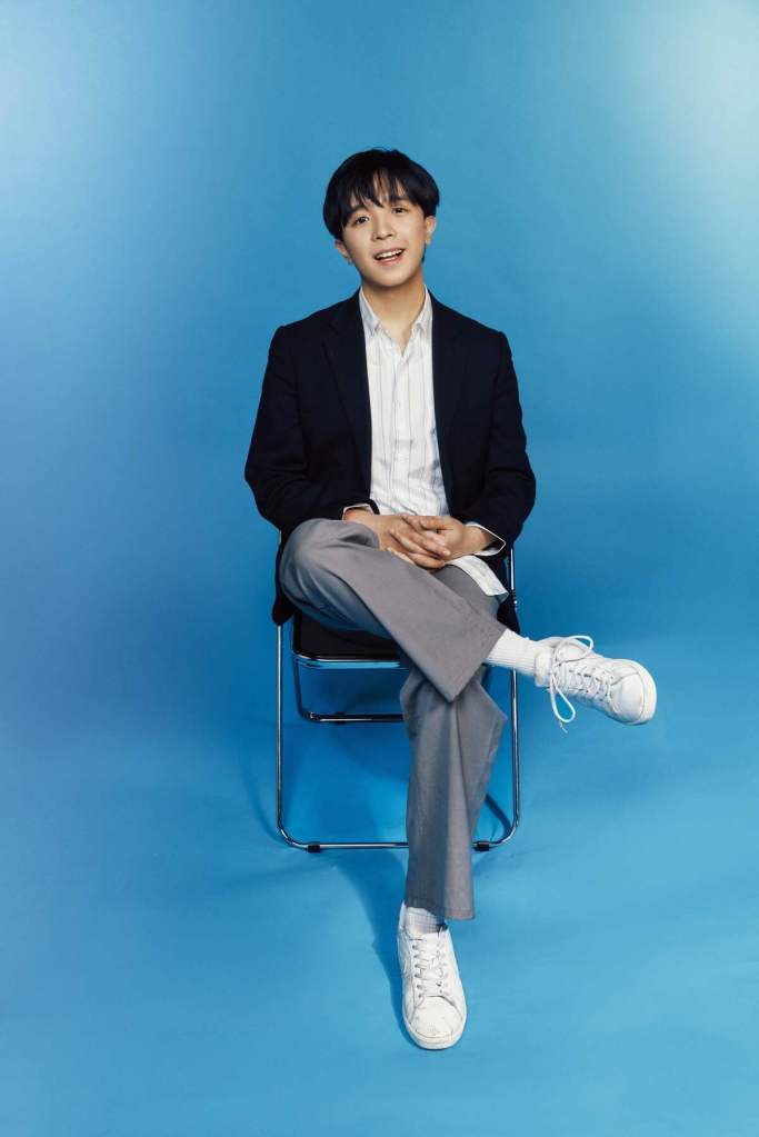 施鑫文月發行第三張專輯《灰太陽》(照片提供:第四音樂)