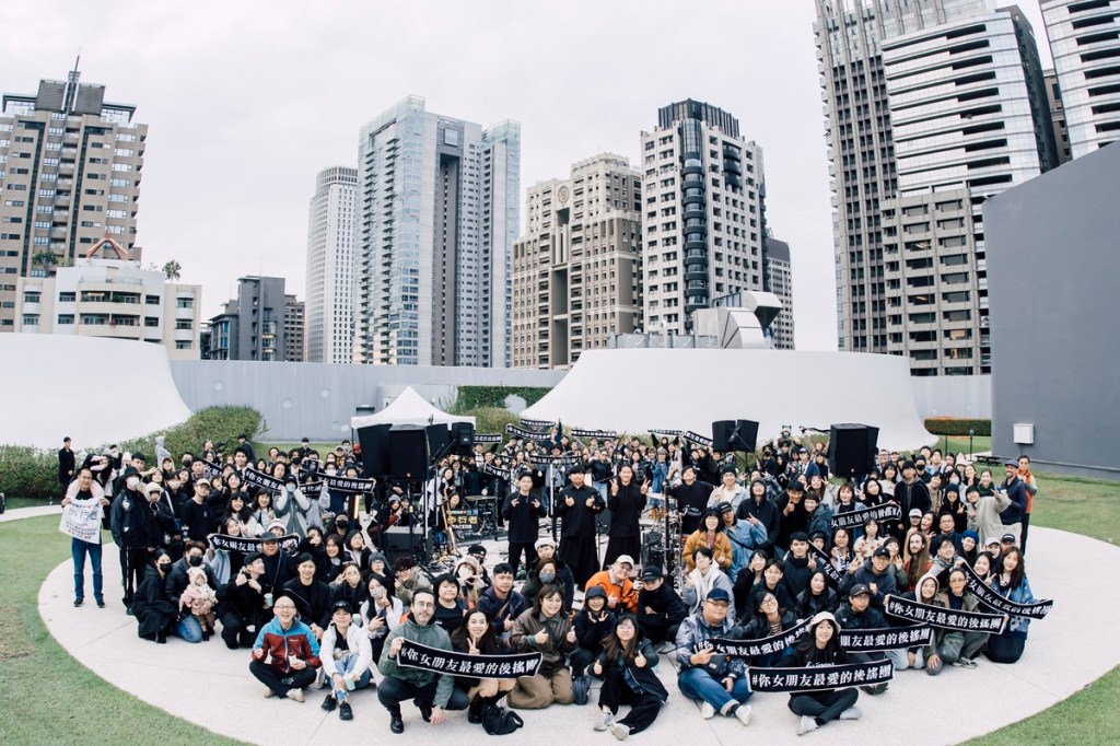 步行者在台中國家歌劇院空中花園舉辦演出