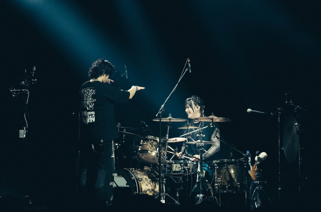 浩瑋與王晧在台上輕鬆互動