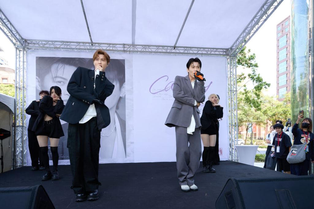 王子邱勝翊與邱宇辰合體辦簽唱吸爆滿粉絲