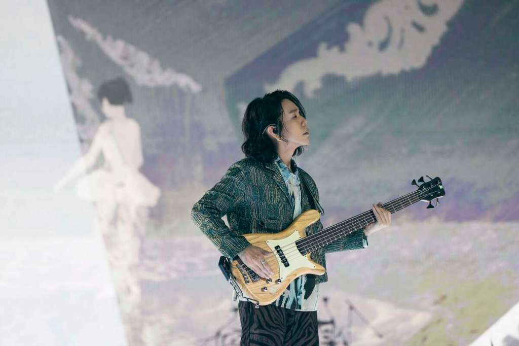 貝斯手以諾。（相信音樂提供）