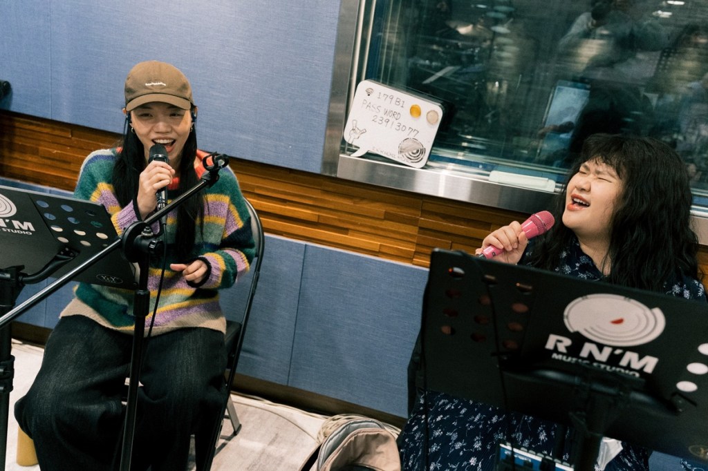 金曲歌手洪佩瑜領銜金曲樂團A_Root同根生攜手合唱陳一郎招牌作品〈紅燈碼頭〉