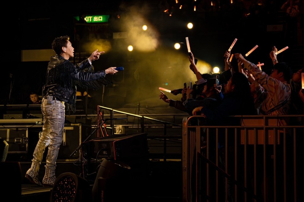 陶喆與台下樂迷熱情互動