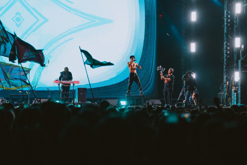 Freddy 展現結實身材