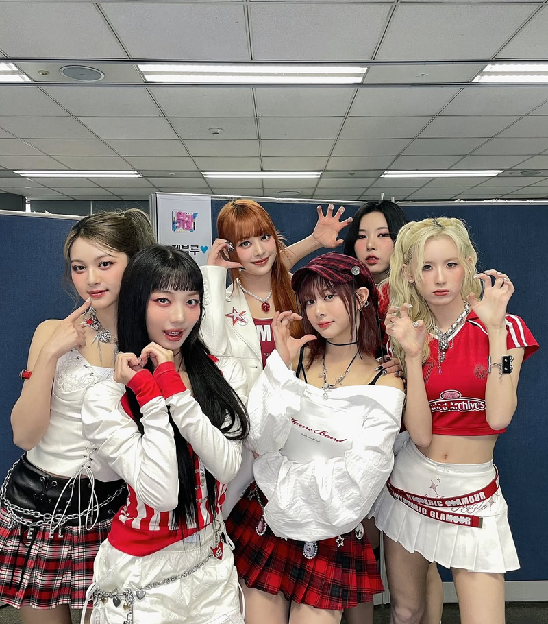 GENBLUE幻藍小熊回歸韓國樂壇上遍十個打歌舞台獲各界好評(左起：許媛媛、采甄、NICO、XXIN、AYEON、毓)