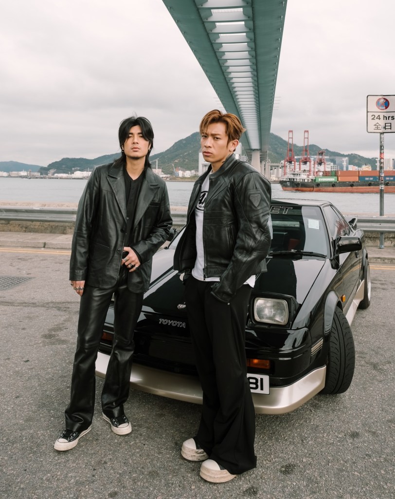 Tyson Yoshi(右)與香港新生代男神周殷廷合作新歌〈1994〉及MV