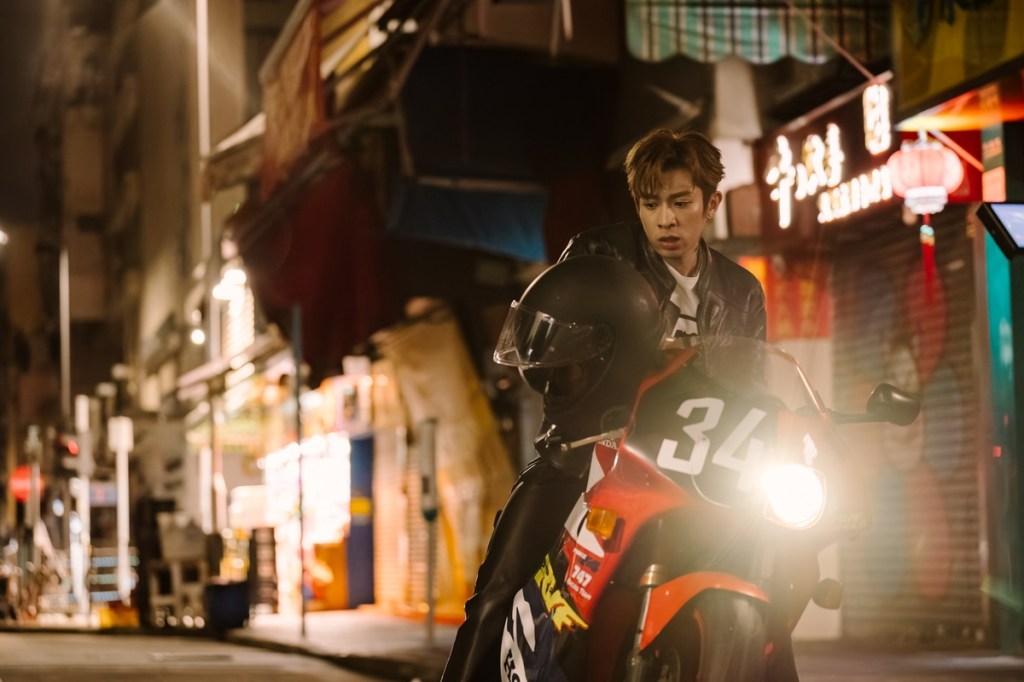 Tyson Yoshi 新專輯《Rocket 666》主打歌〈1994〉 邀周殷廷翻玩90年代港味搖滾&nbsp;並在MV復刻古惑仔