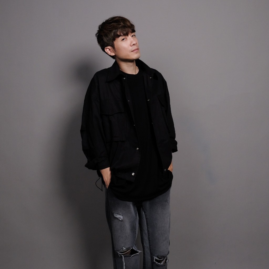 蕭閎仁升格當爸，久未著正裝演出，搞笑喊：「穿正裝算驚喜嗎？」