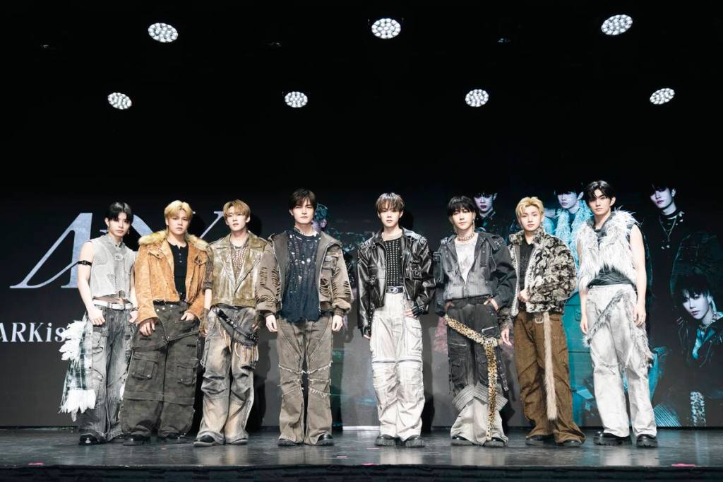 ARKis好人緣，正式出道記者會坤達、李千娜、韓團DKB、師兄呂植宇和男團前輩送祝福