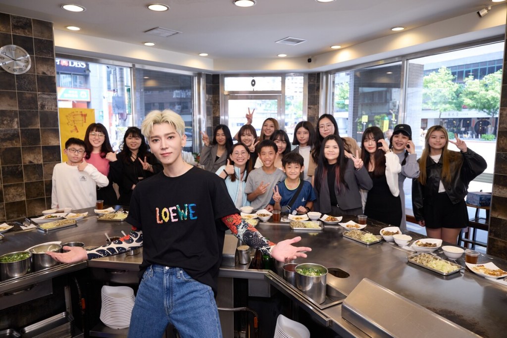 Bii畢書盡在鐵板燒餐廳舉辦私密感謝派對 (照片提供:索尼音樂)