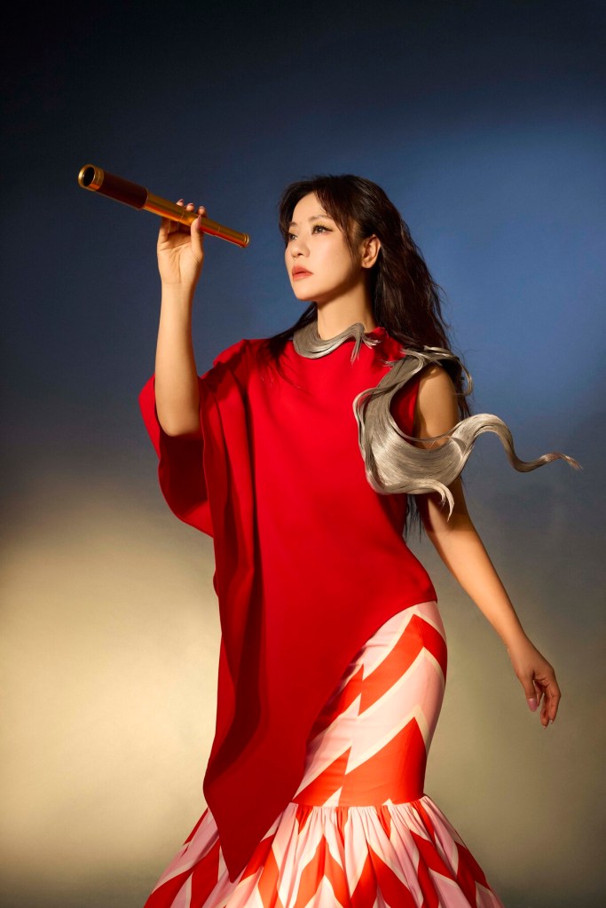 打造環型延伸舞台,丁噹穿越人群唱給你聽