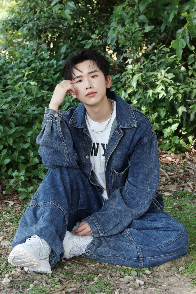 AcQUA源少年隊長黃莑茗推出全新單曲〈最佳隊友〉，為了更貼合戲劇的內容，花了長時間多次反覆讀了劇本、修改版本（照片提供：種子音樂）