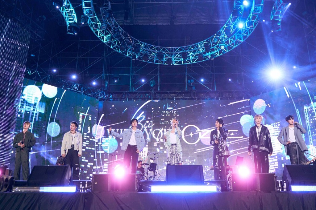 左起:子翔、哲言、佳辰、畢書盡、煥鈞、祖安、文廷