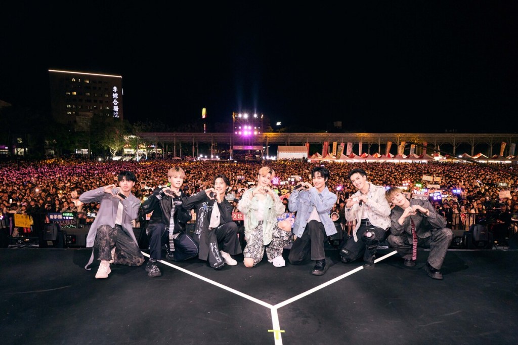 左起:文廷、祖安、煥鈞、畢書盡、佳辰、哲言、子翔