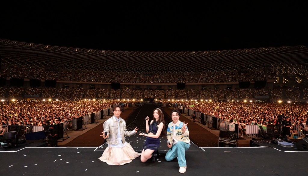 告五人首登高雄世運開唱 500台無人機照亮高雄夜空 更驚喜合體同梯樂團老王樂隊、甜約翰、美秀集團